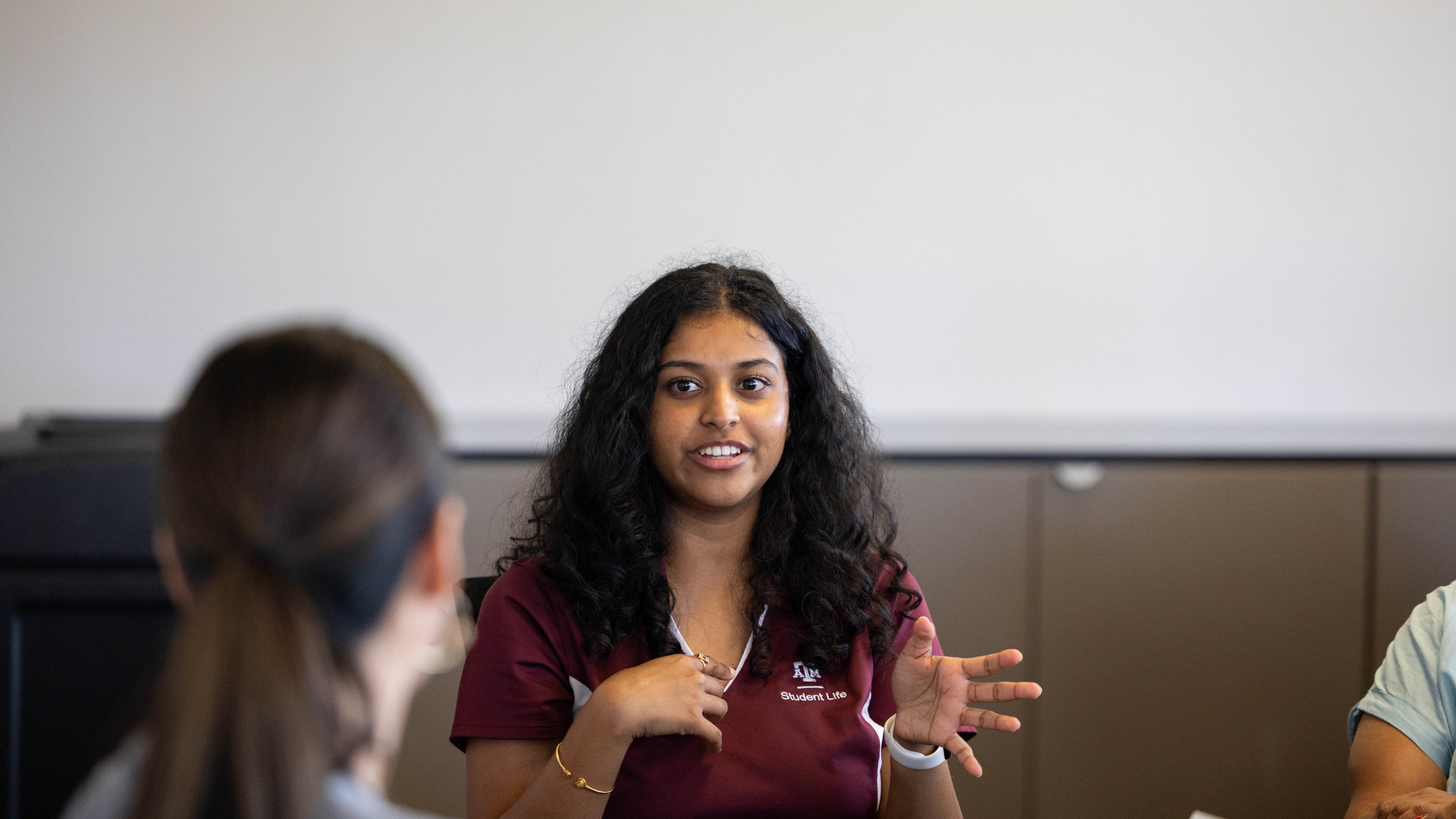 An Aggie Orientation Leader leads a group discussion during the New Student Conference.